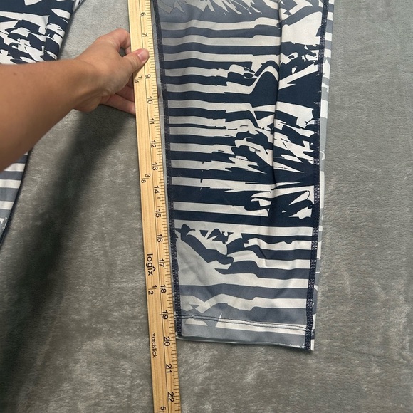 Nike Dri-Fit Cropped Leggings Women’s 1X Grey White Stripe Pocket Drawstring - Picture 8 of 8